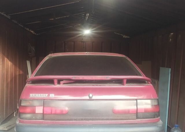 Красный Рено 19, объемом двигателя 1.7 л и пробегом 3 тыс. км за 406 $, фото 7 на Automoto.ua