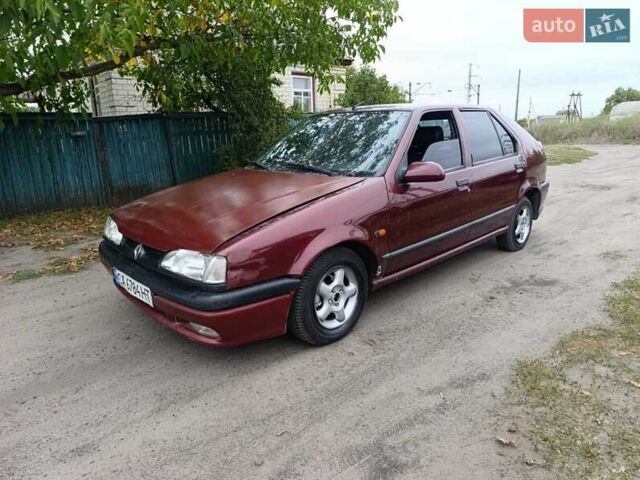 Красный Рено 19, объемом двигателя 1.79 л и пробегом 260 тыс. км за 1550 $, фото 3 на Automoto.ua