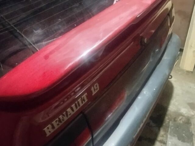 Красный Рено 19, объемом двигателя 1.7 л и пробегом 3 тыс. км за 406 $, фото 2 на Automoto.ua