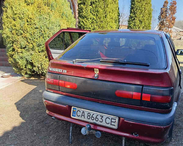 Красный Рено 19, объемом двигателя 1.72 л и пробегом 277 тыс. км за 1100 $, фото 1 на Automoto.ua