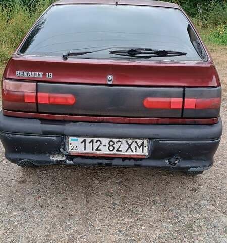 Красный Рено 19, объемом двигателя 1.8 л и пробегом 199 тыс. км за 800 $, фото 3 на Automoto.ua