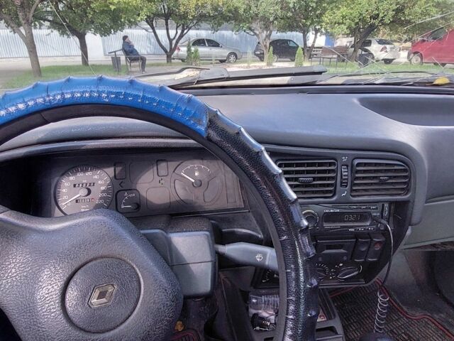 Красный Рено 19, объемом двигателя 1.4 л и пробегом 235 тыс. км за 900 $, фото 5 на Automoto.ua