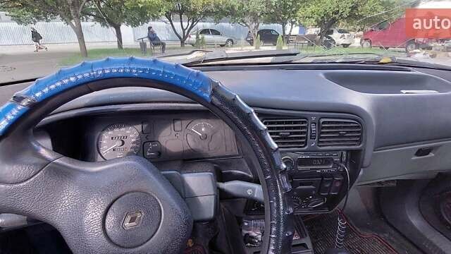 Красный Рено 19, объемом двигателя 1.4 л и пробегом 235 тыс. км за 900 $, фото 4 на Automoto.ua