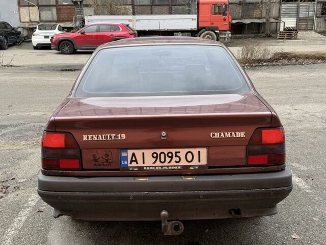 Красный Рено 19, объемом двигателя 1.7 л и пробегом 300 тыс. км за 1000 $, фото 5 на Automoto.ua