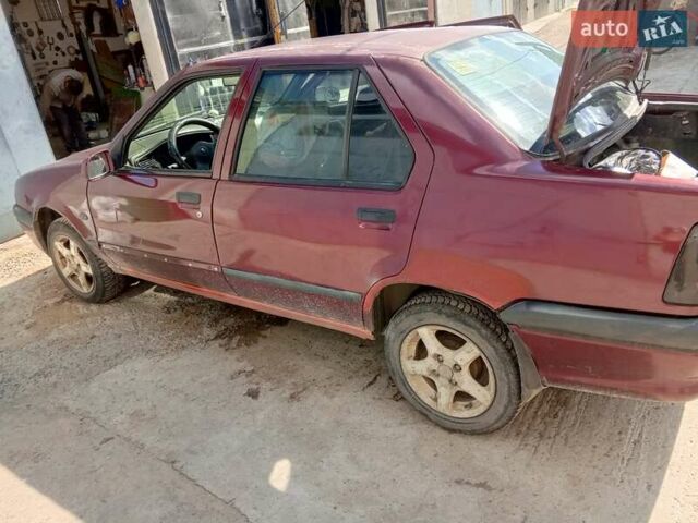 Красный Рено 19, объемом двигателя 1.8 л и пробегом 363 тыс. км за 900 $, фото 4 на Automoto.ua