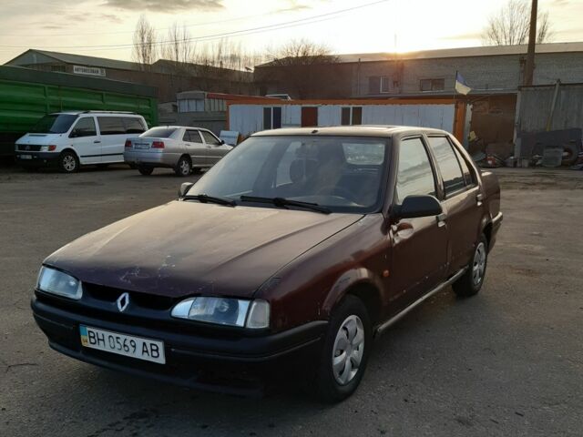 Красный Рено 19, объемом двигателя 1.7 л и пробегом 307 тыс. км за 1200 $, фото 1 на Automoto.ua