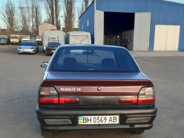 Красный Рено 19, объемом двигателя 1.7 л и пробегом 307 тыс. км за 1200 $, фото 4 на Automoto.ua