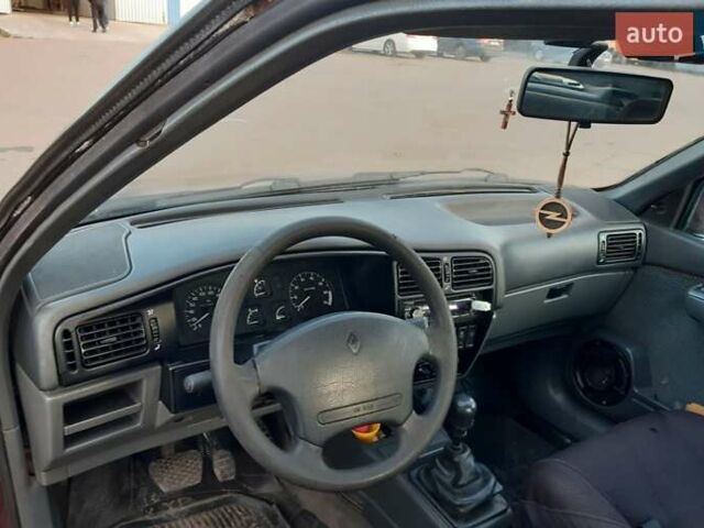 Красный Рено 19, объемом двигателя 1.7 л и пробегом 307 тыс. км за 1200 $, фото 2 на Automoto.ua