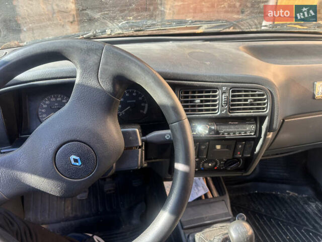 Червоний Рено 19, об'ємом двигуна 1.8 л та пробігом 300 тис. км за 999 $, фото 7 на Automoto.ua