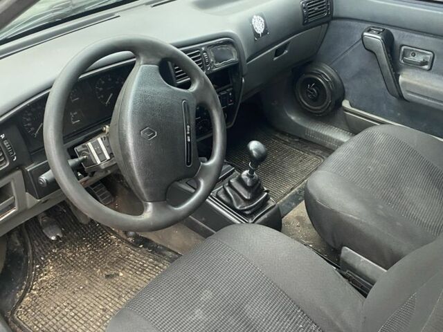 Красный Рено 19, объемом двигателя 1.4 л и пробегом 300 тыс. км за 550 $, фото 6 на Automoto.ua