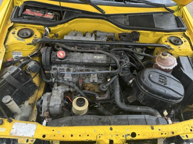 Желтый Рено 19, объемом двигателя 0 л и пробегом 200 тыс. км за 2500 $, фото 5 на Automoto.ua