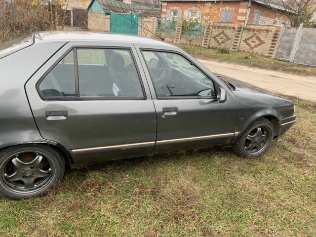 Серый Рено 19, объемом двигателя 1.7 л и пробегом 400 тыс. км за 700 $, фото 3 на Automoto.ua