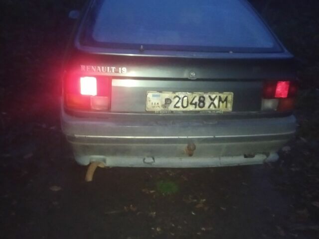 Серый Рено 19, объемом двигателя 1.4 л и пробегом 150 тыс. км за 250 $, фото 5 на Automoto.ua