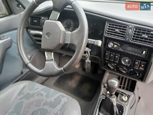 Серый Рено 19, объемом двигателя 1.8 л и пробегом 200 тыс. км за 848 $, фото 2 на Automoto.ua