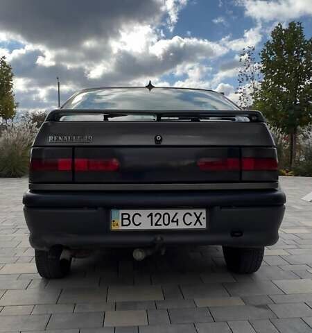 Сірий Рено 19, об'ємом двигуна 1.8 л та пробігом 338 тис. км за 1200 $, фото 5 на Automoto.ua