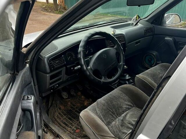 Серый Рено 19, объемом двигателя 1.6 л и пробегом 270 тыс. км за 850 $, фото 3 на Automoto.ua