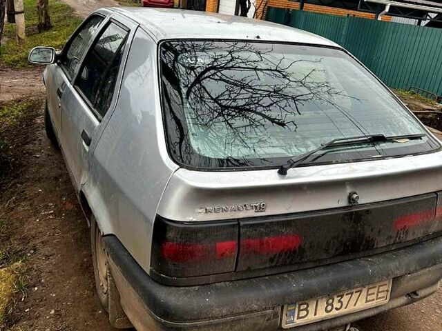 Серый Рено 19, объемом двигателя 1.6 л и пробегом 270 тыс. км за 850 $, фото 4 на Automoto.ua