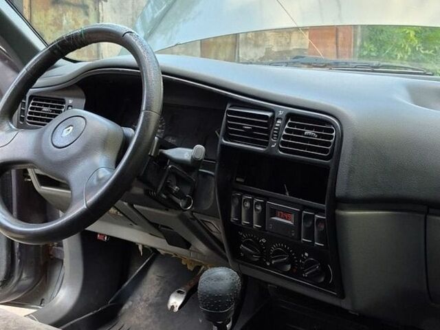Сірий Рено 19, об'ємом двигуна 1.4 л та пробігом 320 тис. км за 800 $, фото 9 на Automoto.ua