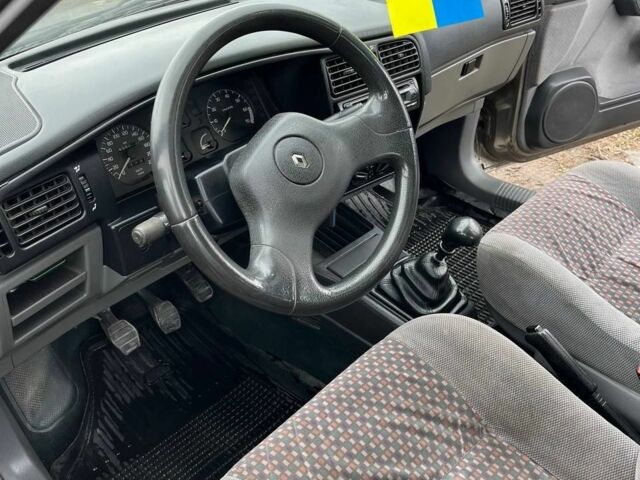 Серый Рено 19, объемом двигателя 1.7 л и пробегом 266 тыс. км за 1650 $, фото 9 на Automoto.ua