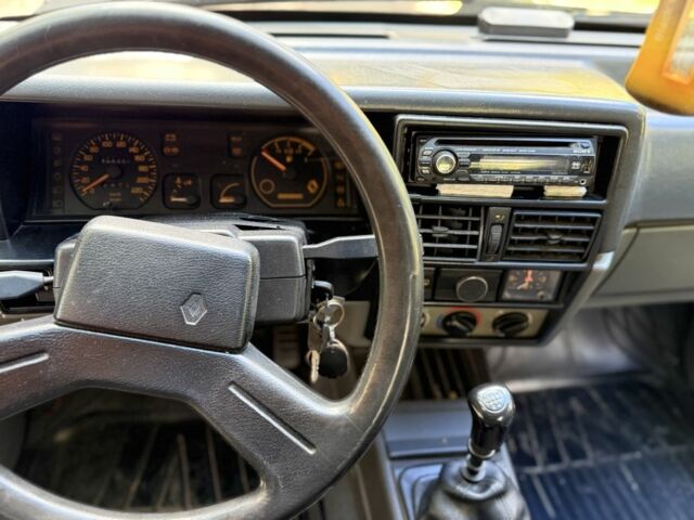 Серый Рено 19, объемом двигателя 1.4 л и пробегом 1 тыс. км за 799 $, фото 5 на Automoto.ua