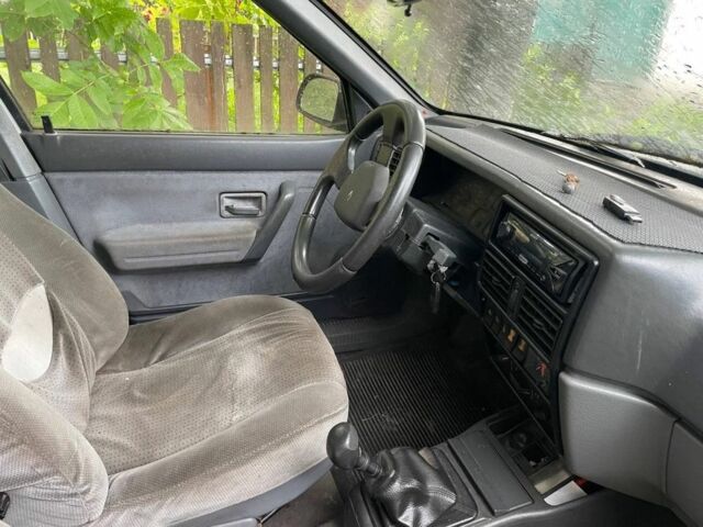 Серый Рено 19, объемом двигателя 1 л и пробегом 170 тыс. км за 1000 $, фото 3 на Automoto.ua