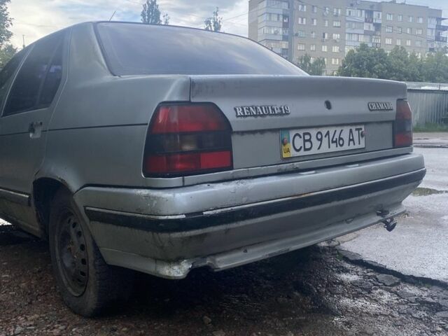 Серый Рено 19, объемом двигателя 1 л и пробегом 170 тыс. км за 1000 $, фото 7 на Automoto.ua