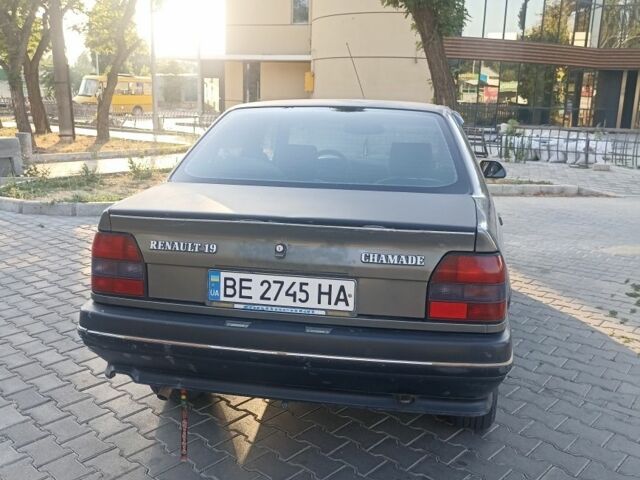 Серый Рено 19, объемом двигателя 1.7 л и пробегом 220 тыс. км за 1200 $, фото 3 на Automoto.ua