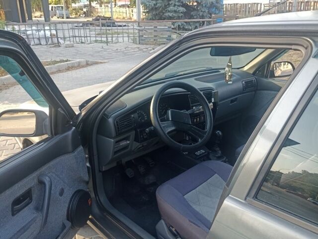 Серый Рено 19, объемом двигателя 1.7 л и пробегом 220 тыс. км за 1200 $, фото 6 на Automoto.ua