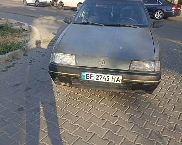 Серый Рено 19, объемом двигателя 1.7 л и пробегом 220 тыс. км за 1200 $, фото 3 на Automoto.ua