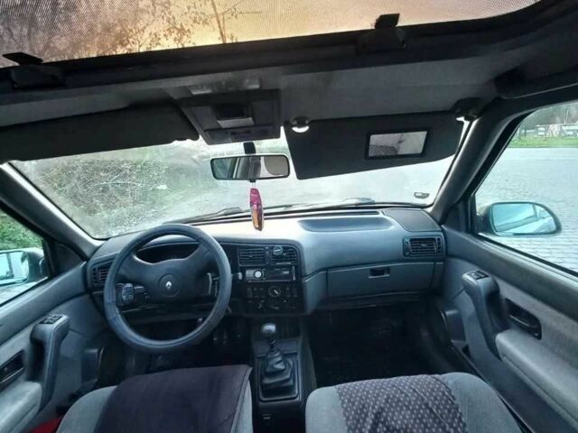 Серый Рено 19, объемом двигателя 1.8 л и пробегом 340 тыс. км за 714 $, фото 2 на Automoto.ua
