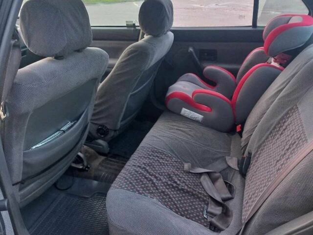 Серый Рено 19, объемом двигателя 1.8 л и пробегом 340 тыс. км за 714 $, фото 4 на Automoto.ua