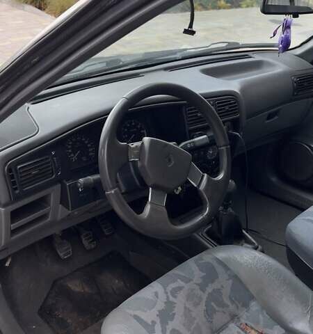 Серый Рено 19, объемом двигателя 1.8 л и пробегом 338 тыс. км за 1000 $, фото 3 на Automoto.ua
