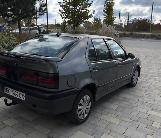 Серый Рено 19, объемом двигателя 1.8 л и пробегом 338 тыс. км за 1000 $, фото 2 на Automoto.ua