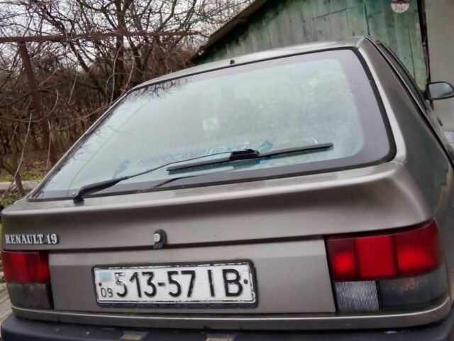 Сірий Рено 19, об'ємом двигуна 1.6 л та пробігом 300 тис. км за 594 $, фото 1 на Automoto.ua