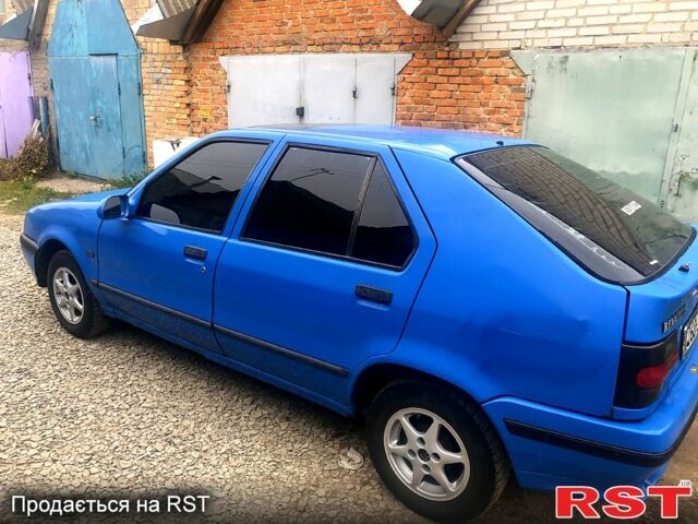 Синий Рено 19, объемом двигателя 14 л и пробегом 300 тыс. км за 1300 $, фото 2 на Automoto.ua