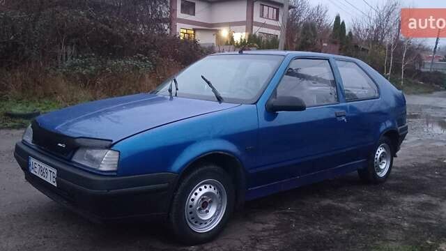 Синий Рено 19, объемом двигателя 1.4 л и пробегом 55 тыс. км за 750 $, фото 6 на Automoto.ua