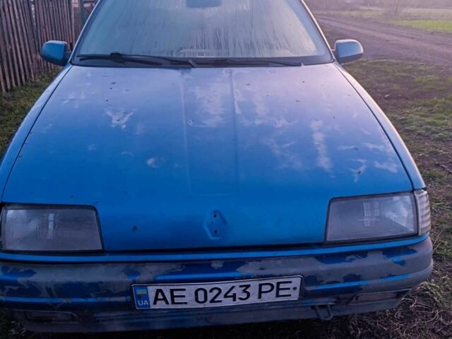 Синий Рено 19, объемом двигателя 1.4 л и пробегом 185 тыс. км за 713 $, фото 2 на Automoto.ua