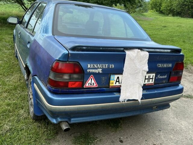 Синий Рено 19, объемом двигателя 0 л и пробегом 300 тыс. км за 800 $, фото 3 на Automoto.ua