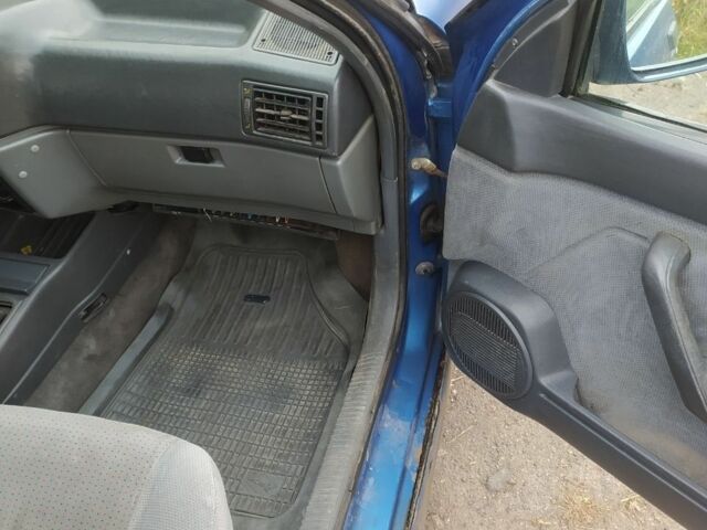 Рено 19 1990 в Фастове на Automoto.ua Синий Рено 19, объемом двигателя 0 л и пробегом 300 тыс. км за 715 $, фото 3 на Automoto.ua