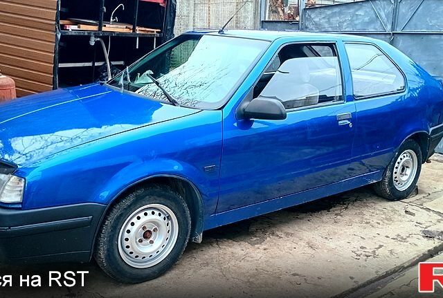 Синий Рено 19, объемом двигателя 1.4 л и пробегом 200 тыс. км за 700 $, фото 4 на Automoto.ua