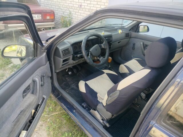 Синий Рено 19, объемом двигателя 1.4 л и пробегом 368 тыс. км за 900 $, фото 4 на Automoto.ua