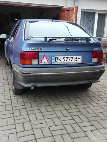 Синій Рено 19, об'ємом двигуна 1.4 л та пробігом 349 тис. км за 1250 $, фото 4 на Automoto.ua