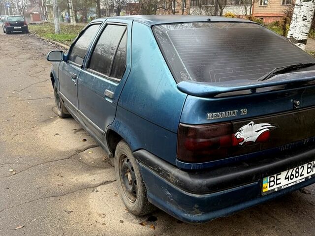 Синий Рено 19, объемом двигателя 1.4 л и пробегом 0 тыс. км за 600 $, фото 3 на Automoto.ua