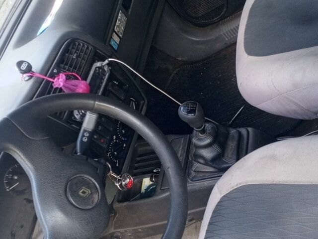 Синій Рено 19, об'ємом двигуна 1.4 л та пробігом 325 тис. км за 474 $, фото 6 на Automoto.ua