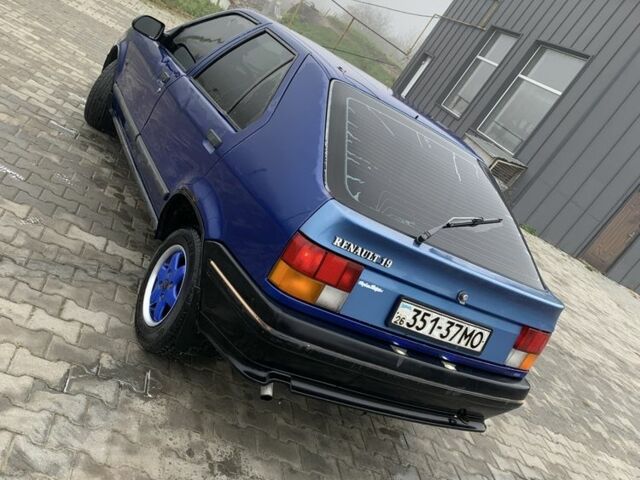 Рено 19 1993 в Кельменцах на Automoto.ua Синий Рено 19, объемом двигателя 1.4 л и пробегом 350 тыс. км за 850 $, фото 2 на Automoto.ua