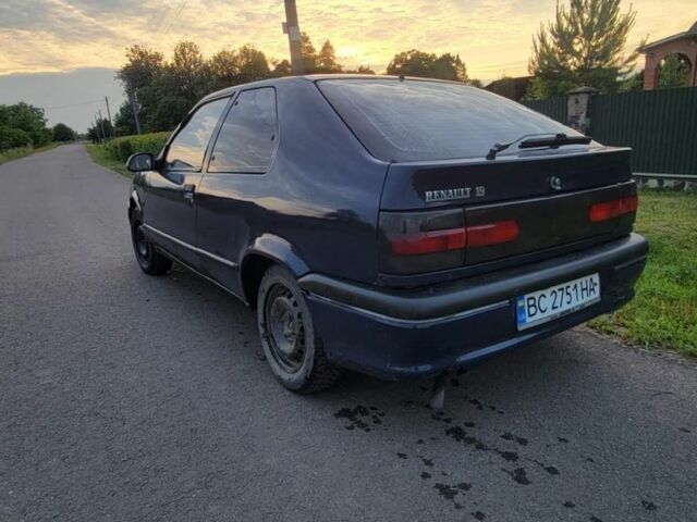Синий Рено 19, объемом двигателя 1.4 л и пробегом 300 тыс. км за 750 $, фото 2 на Automoto.ua