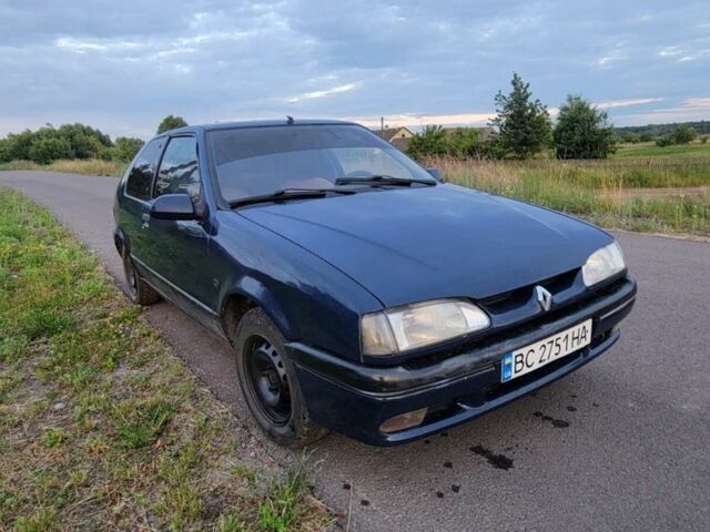 Синий Рено 19, объемом двигателя 1.4 л и пробегом 300 тыс. км за 750 $, фото 1 на Automoto.ua