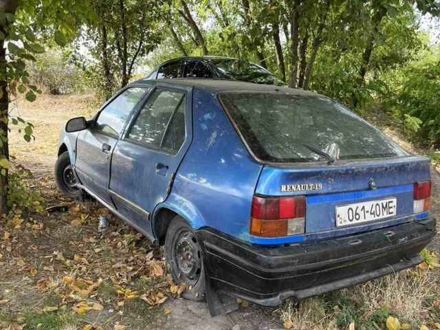 Синий Рено 19, объемом двигателя 1.7 л и пробегом 180 тыс. км за 300 $, фото 1 на Automoto.ua
