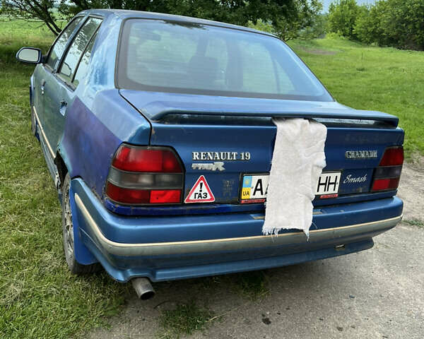 Синій Рено 19, об'ємом двигуна 1.7 л та пробігом 330 тис. км за 1031 $, фото 2 на Automoto.ua