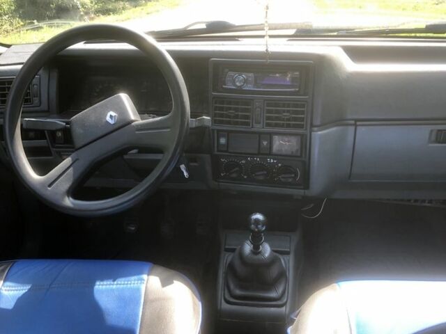 Синій Рено 19, об'ємом двигуна 1.8 л та пробігом 377 тис. км за 600 $, фото 5 на Automoto.ua